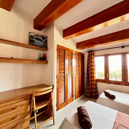 Llar Montagut Holiday home *